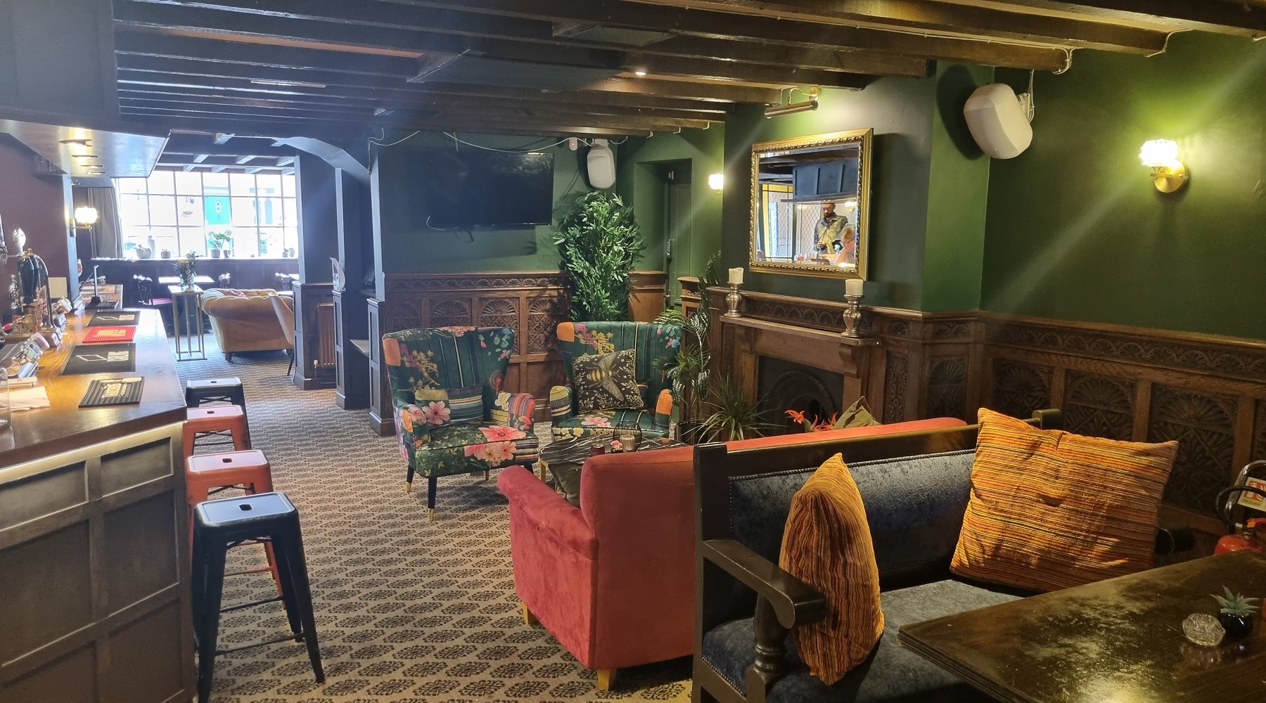 Pub Food | The Bees Knees Pub Cirencester