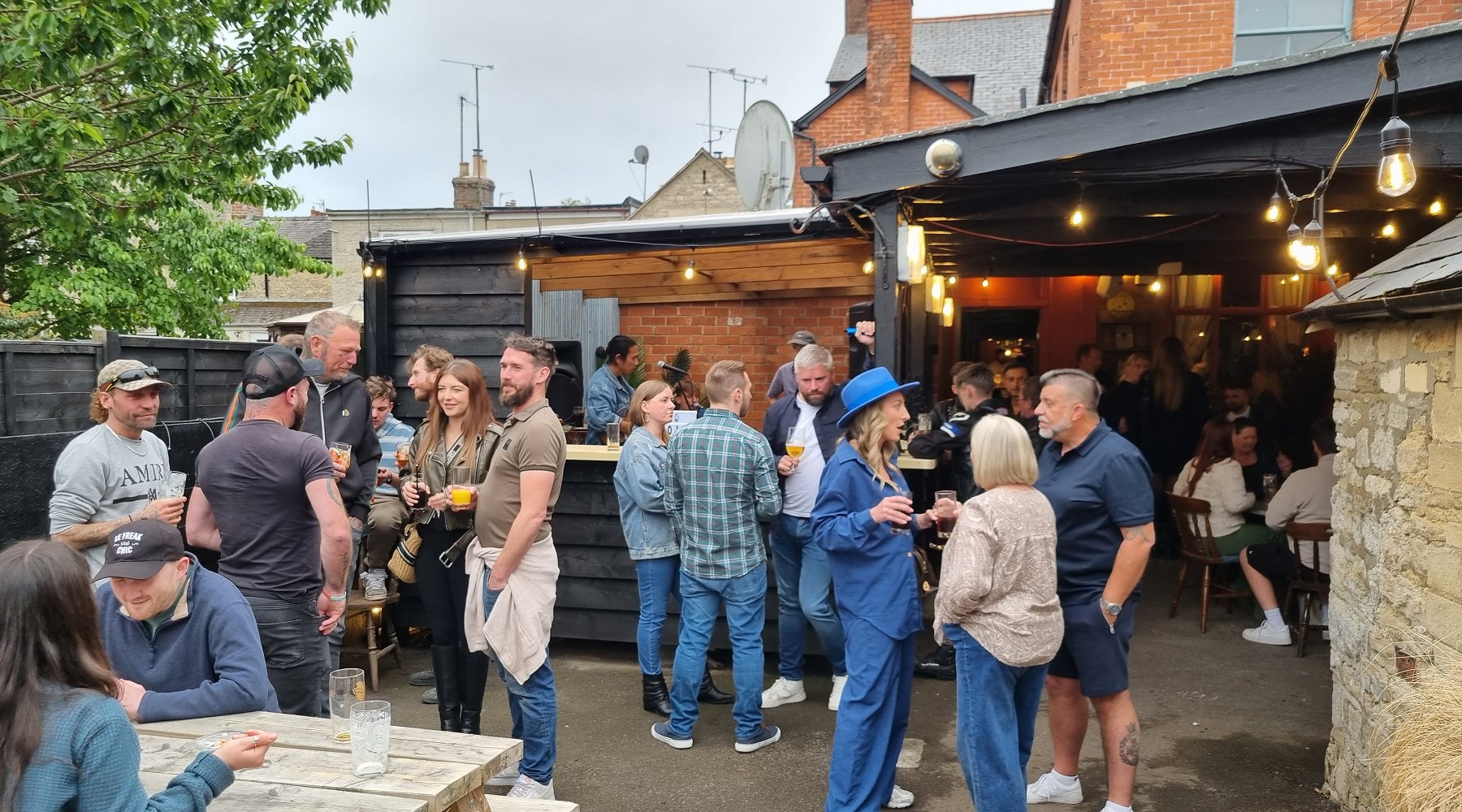 Pub Food | The Bees Knees Pub Cirencester