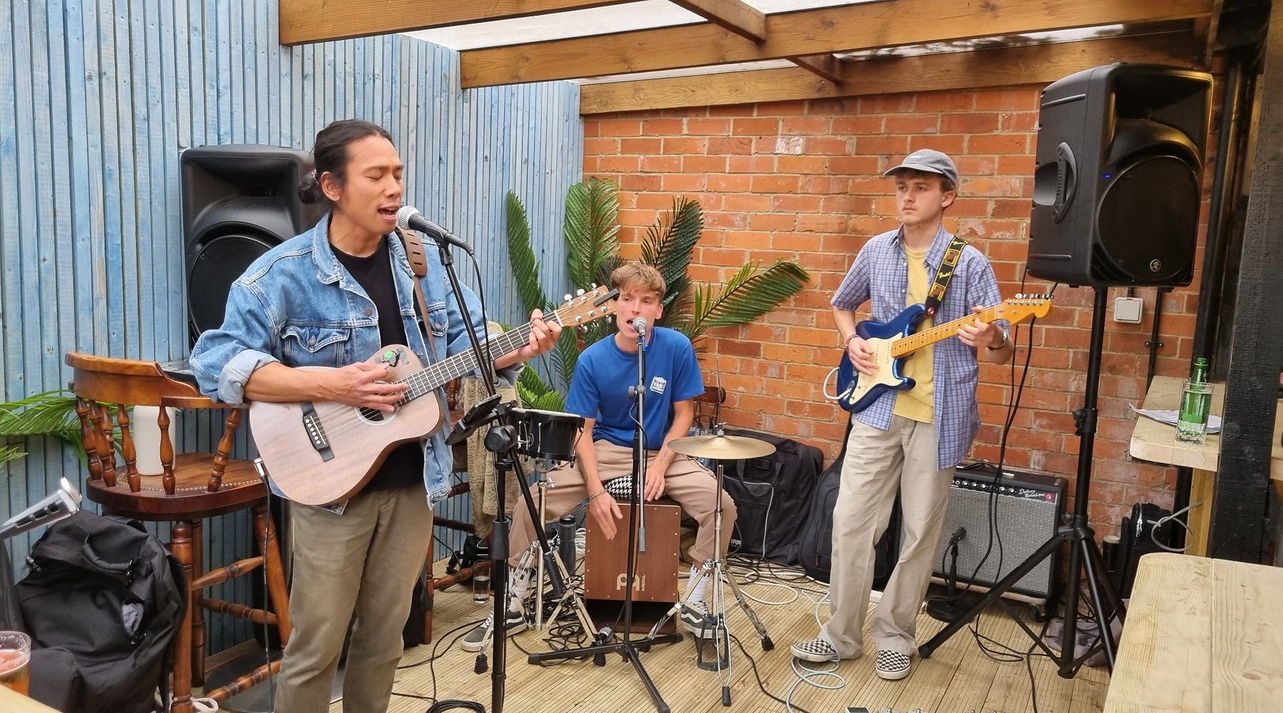 Gallery | The Bees Knees Pub Cirencester